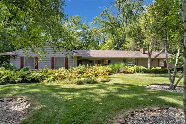 144 W Maryknoll Road, Rochester Hills, MI 48309