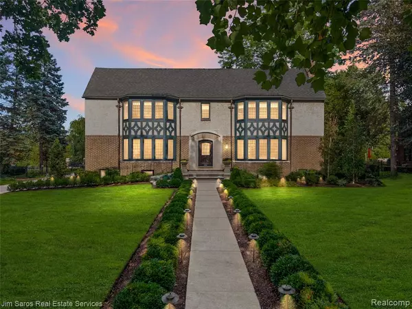 1068 BERKSHIRE Road, Grosse Pointe Park, MI 48230