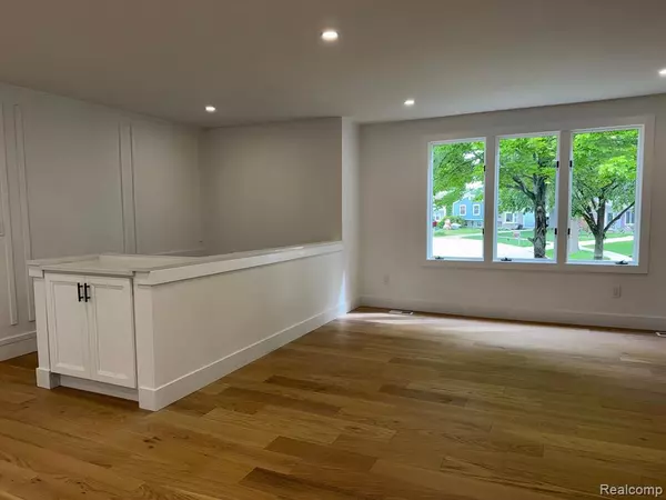 Sterling Heights, MI 48313,42811 WILMINGTON Drive