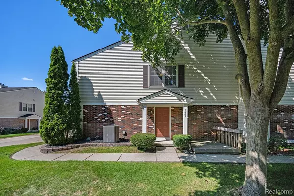 7668 Woodview Drive, Waterford Twp, MI 48327