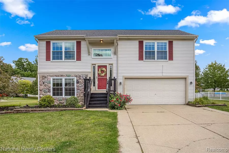 886 Millerway Drive, Fenton, MI 48430