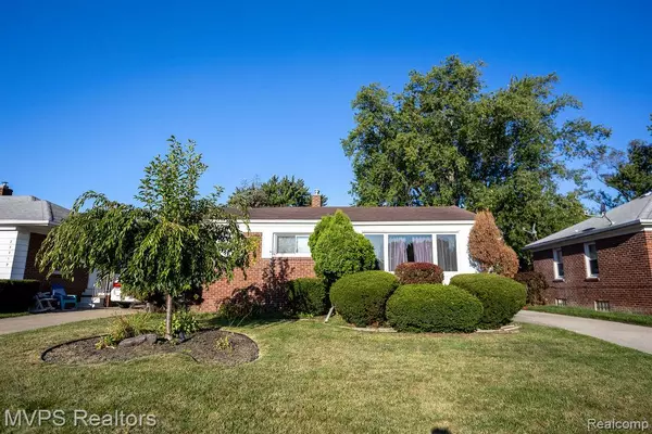 23329 Roxana Avenue, Eastpointe, MI 48021