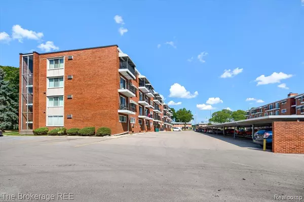 Royal Oak, MI 48073,2915 W 13 Mile Road 301