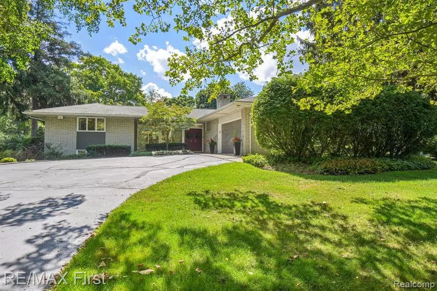 4415 Chisholm Trail, Bloomfield Hills, MI 48301