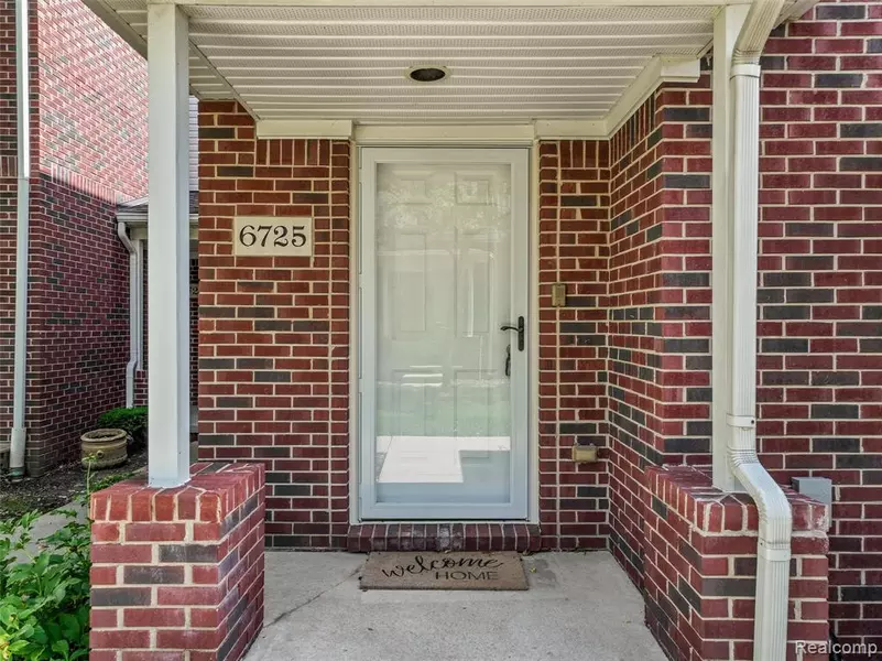 6725 Boulder Pointe Drive, Washington Twp, MI 48094