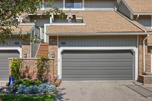 886 Yorktown Court, Northville, MI 48167