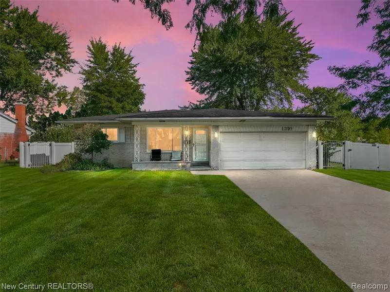 1291 Ashley Drive, Troy, MI 48085
