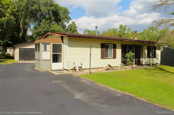 10593 9 Mile Road, Green Oak Twp, MI 48189