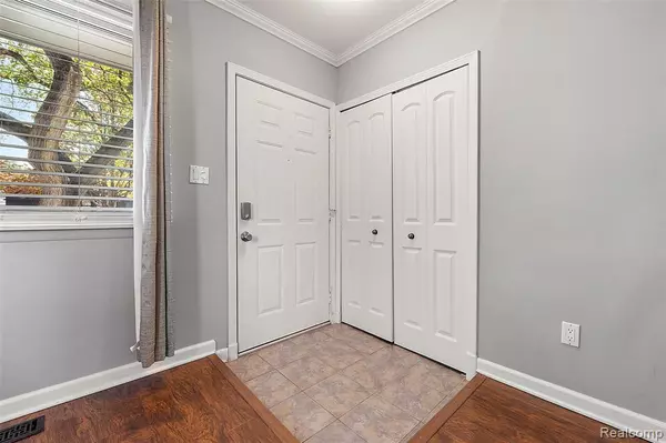 Birmingham, MI 48009,1483 BENNAVILLE Avenue