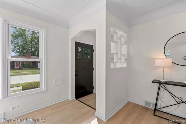 Eastpointe, MI 48021,23805 Raven Avenue