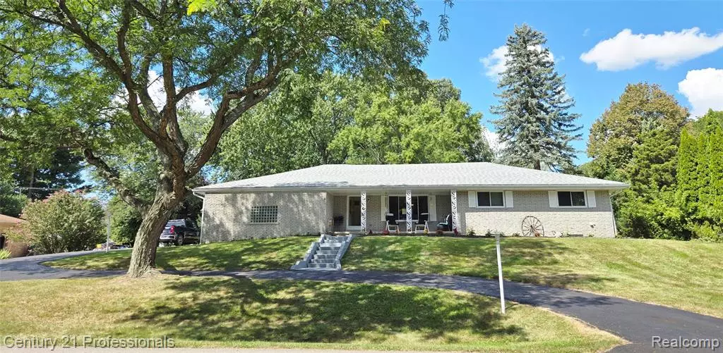 650 Longford Drive, Rochester Hills, MI 48309