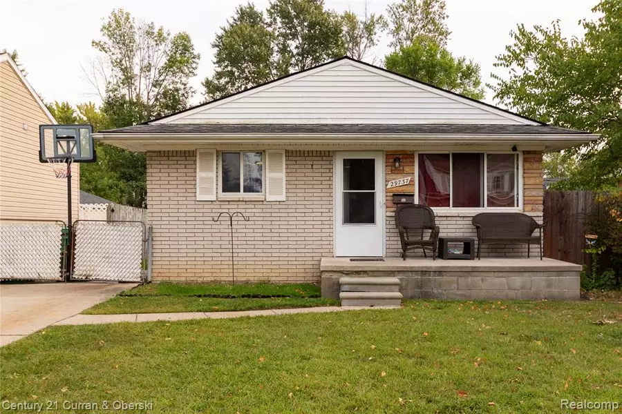 29737 Balmoral Street, Garden City, MI 48135