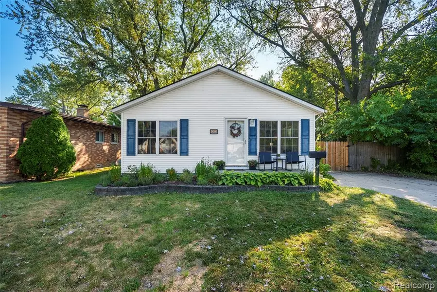 24282 Eleanor Avenue, Warren, MI 48089