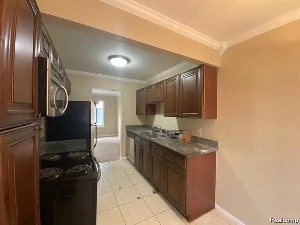 Southfield, MI 48034,28129 FRANKLIN Road 106