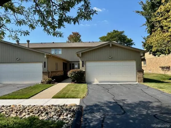 12372 Pinecrest Drive, Plymouth, MI 48170