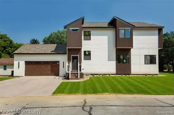 392 S SQUIRREL Road, Auburn Hills, MI 48326