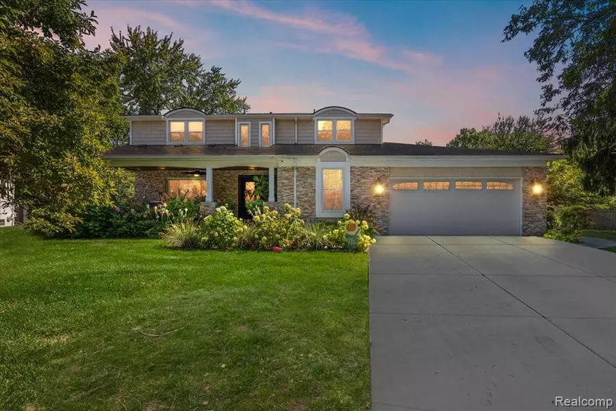 3036 Newport Court, Troy, MI 48084