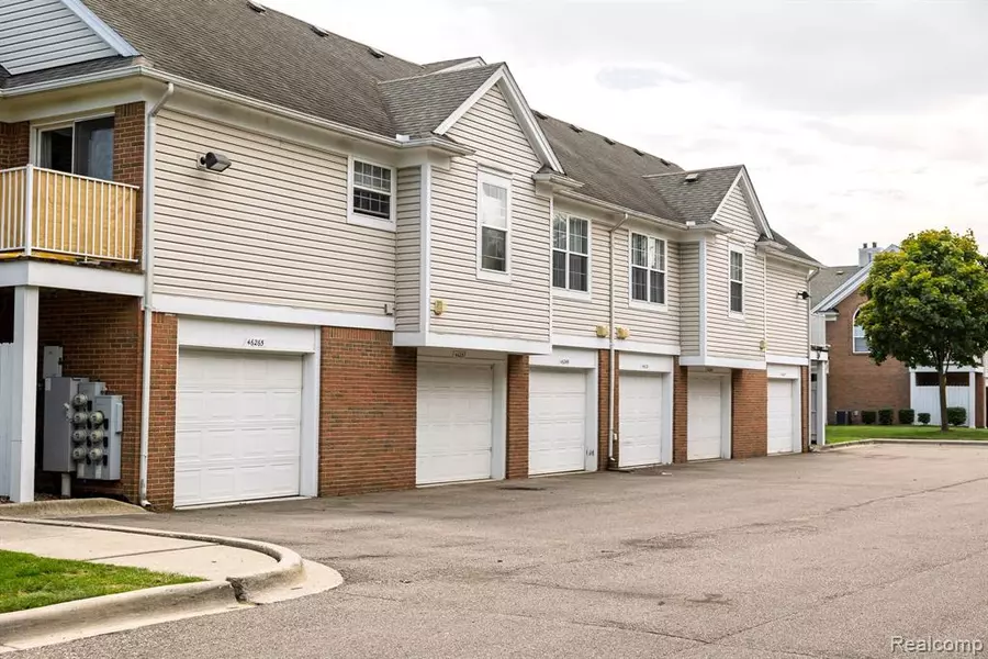 46257 Cavalier Drive, Macomb Twp, MI 48044