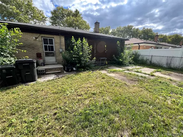 Oak Park, MI 48237,15230 Oakwood Drive