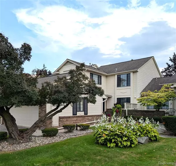 7173 Creeks Crossing, West Bloomfield Twp, MI 48322