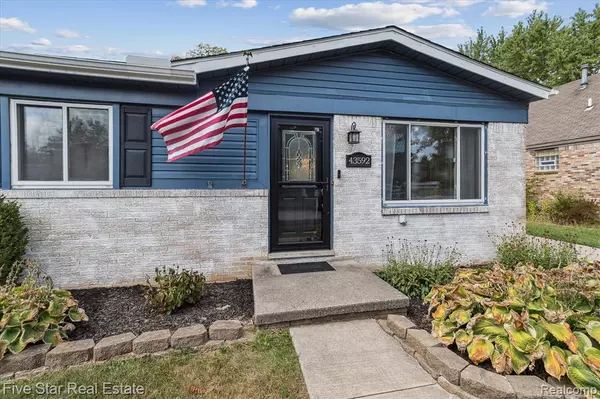 Canton Twp, MI 48188,43592 Champlain Court