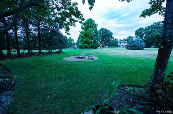 Ann Arbor, MI 48108,1402 Fieldstone Court