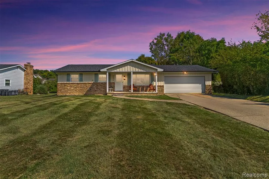 5236 Old Franklin Road, Grand Blanc, MI 48439