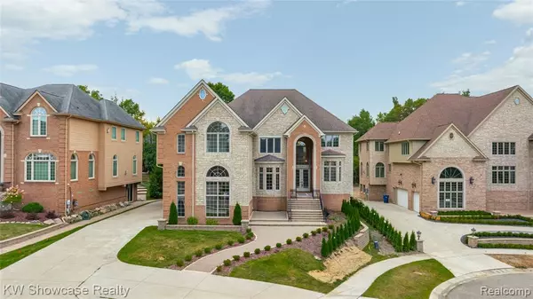 West Bloomfield Twp, MI 48322,5512 Essex Court