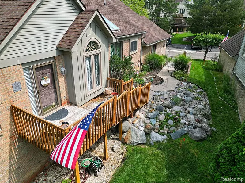 37440 Legends Trail Drive, Farmington, MI 48331