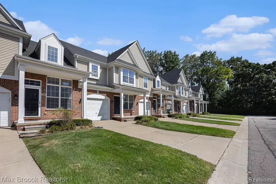 4899 Green Court, Utica, MI 48317