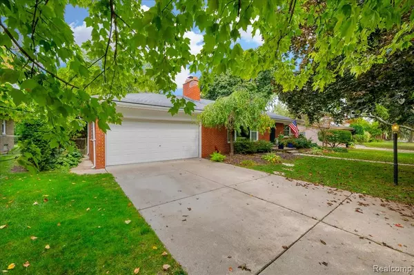 Beverly Hills Vlg, MI 48025,16950 Kinross Avenue