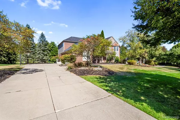 Farmington, MI 48334,32498 Sandstone
