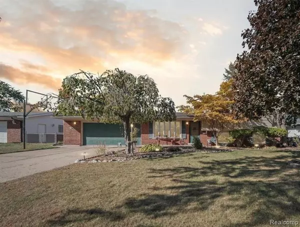 5788 Strathdon Way, Waterford Twp, MI 48327