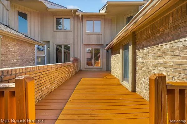 West Bloomfield Twp, MI 48323,4343 Foxpointe Drive