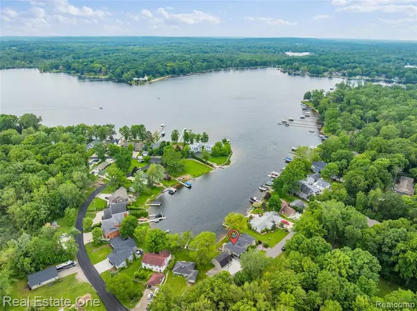 Hamburg Twp, MI 48169,5370 Edgelake Drive