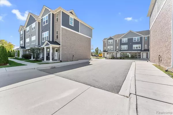 Troy, MI 48085,2937 E Square Lake Road