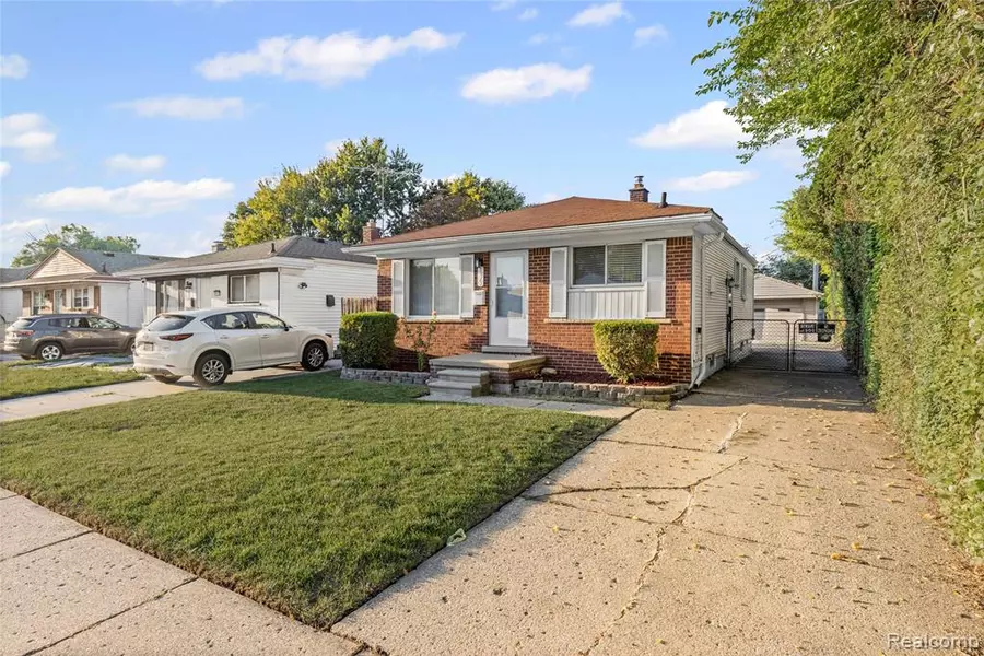 8475 Farnum Avenue, Warren, MI 48093