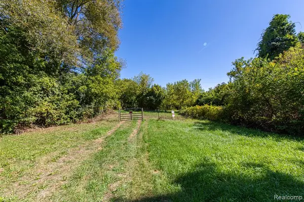 8550 Pine Knob Road E, Independence Twp, MI 48348