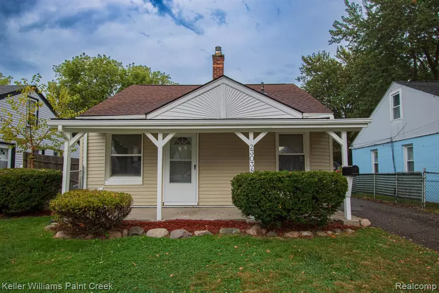 23038 Rosalind Avenue, Eastpointe, MI 48021