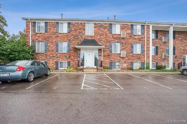 515 W Highland Road 1, Howell, MI 48843