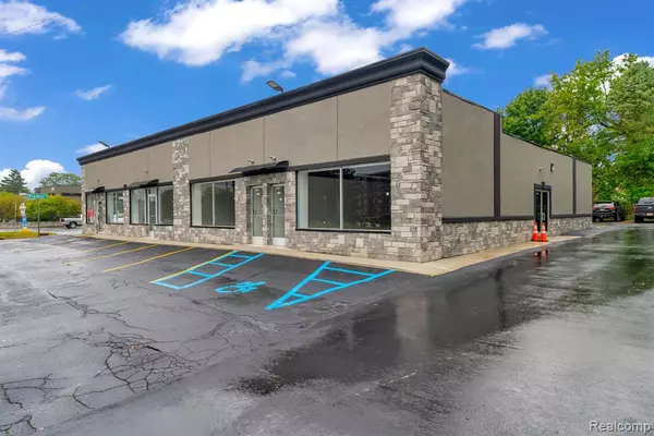 2701 Elizabeth Lake, Suite 300, Waterford Twp, MI 48328