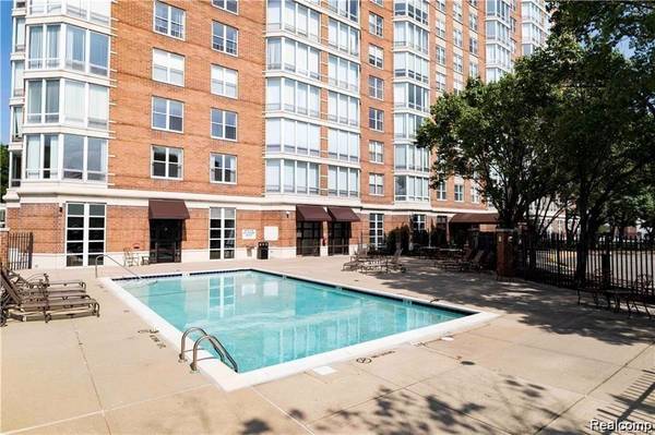 250 E HARBORTOWN Drive 1011/1011, Detroit, MI 48207