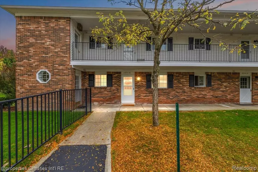 23416 Middlebelt Road, Farmington, MI 48336