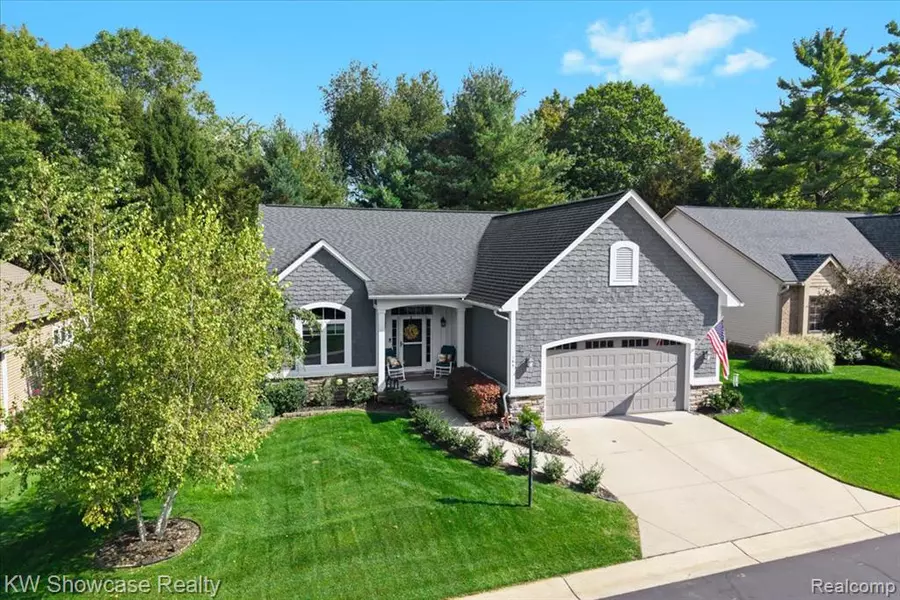 165 Cottage Lane, Milford Vlg, MI 48381
