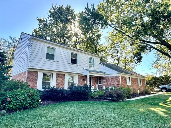 2993 Aldgate Drive, Bloomfield Hills, MI 48304
