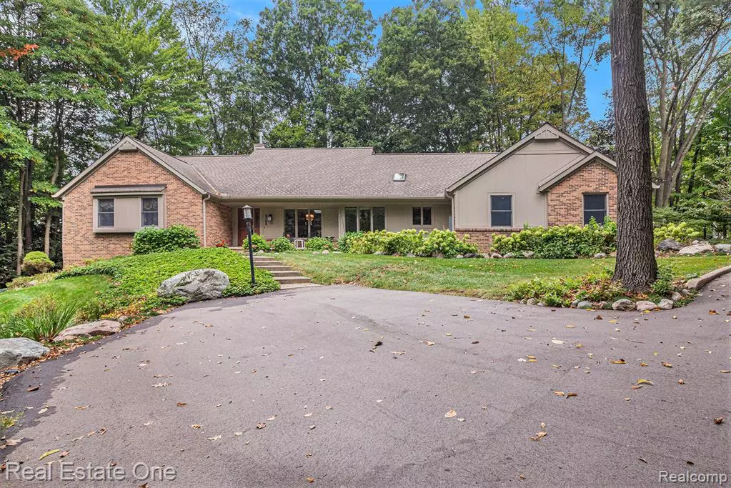 Hartland Twp, MI 48353,3125 N Tipsico Lake Road
