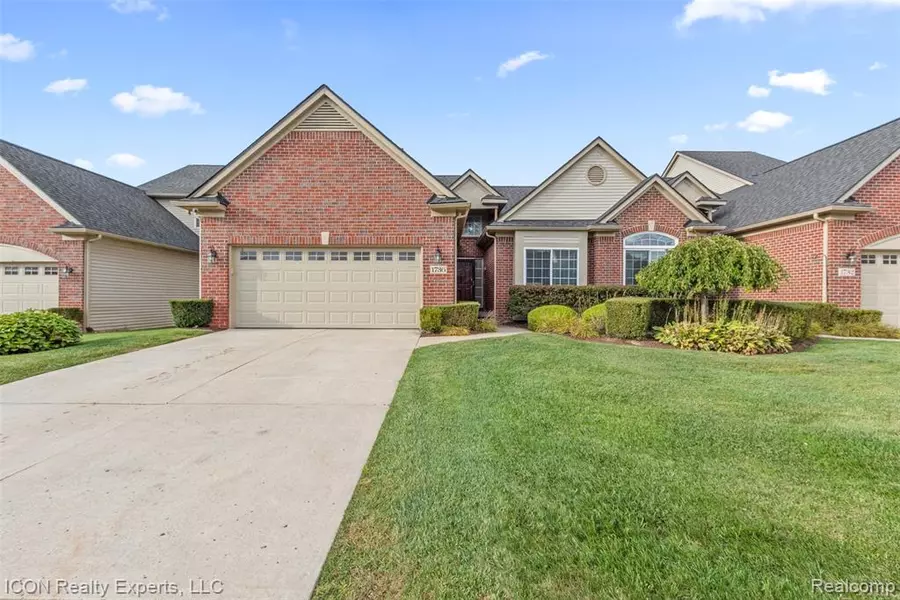 1736 Pine Forest Drive, Commerce Twp, MI 48390