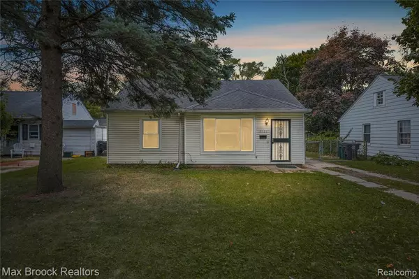 10721 Troy Street, Oak Park, MI 48237