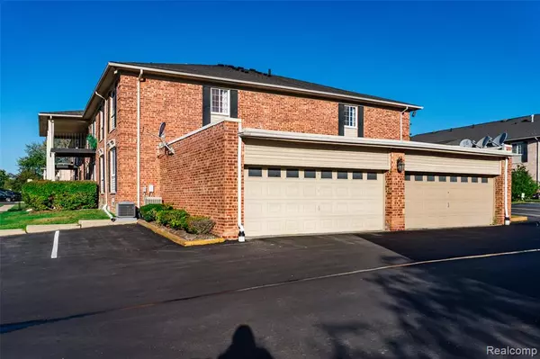 West Bloomfield Twp, MI 48322,6145 Orchard Lake Road 204
