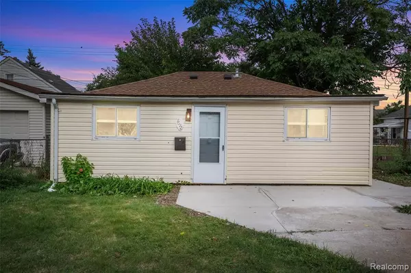 1672 Lafayette Boulevard, Lincoln Park, MI 48146